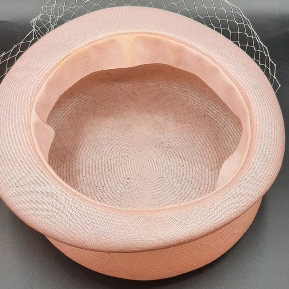 Pretty Pink Summer Women's Hat with Band Bow & Veil Short Brim Vintage - Picture 7 of 8